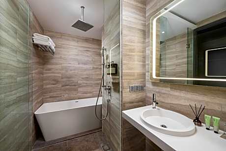 Two-Bedroom Deluxe Apartment