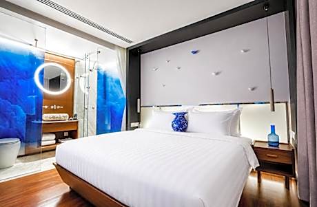Charming King Room