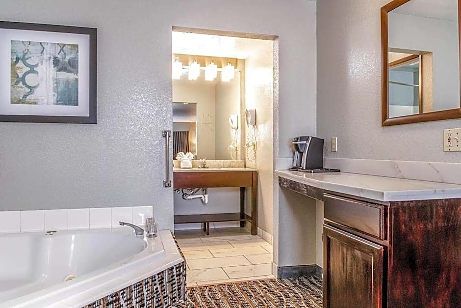 Clarion Hotel By Humboldt Bay