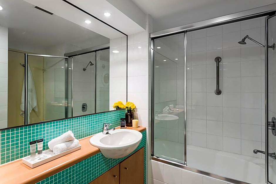 Oaks The Entrance Waterfront Suites