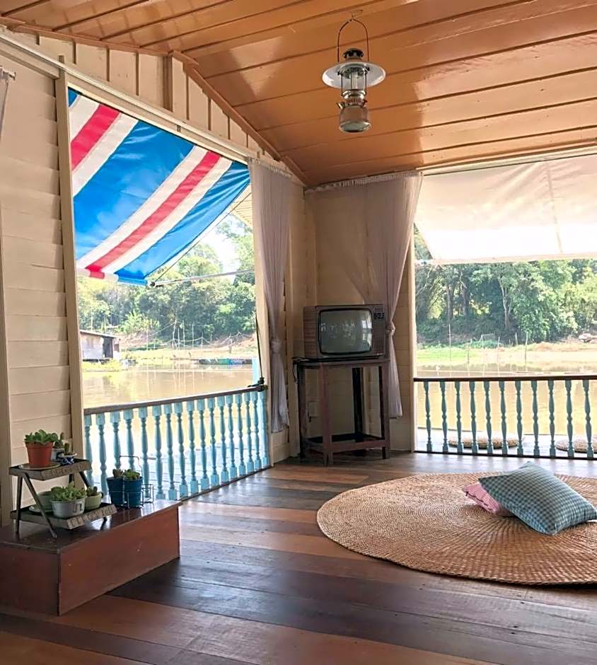 อยู่แพ PaeStay อุทัยธานี