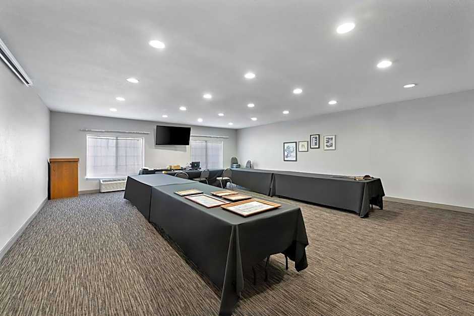 Country Inn & Suites by Radisson, Topeka West, KS