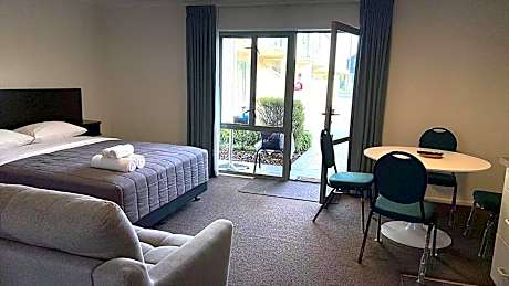Alcala Motor Lodge