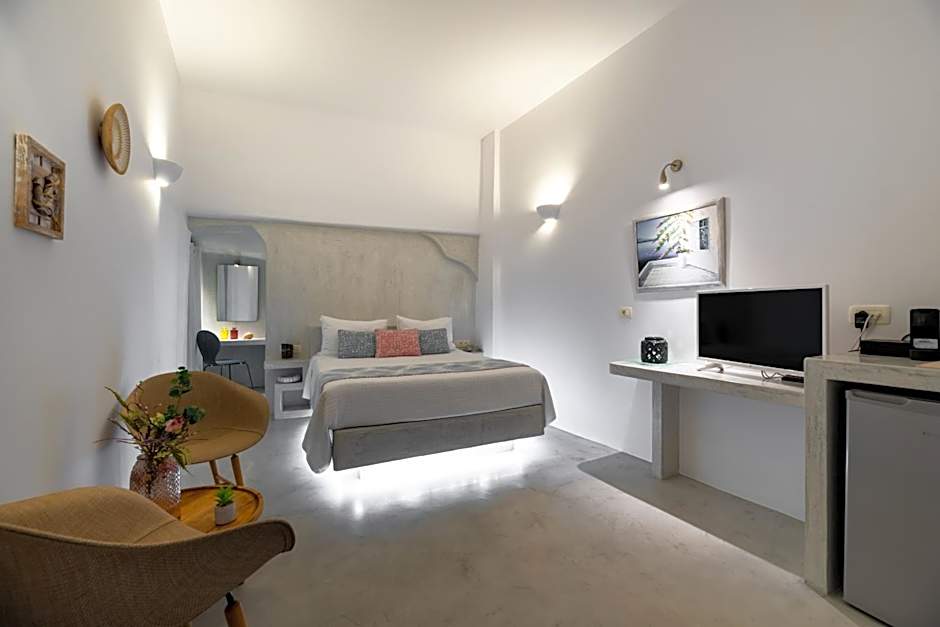 Kima Oia Suites