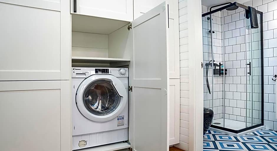 "Breeze" Aparthotel by Parrot`s House