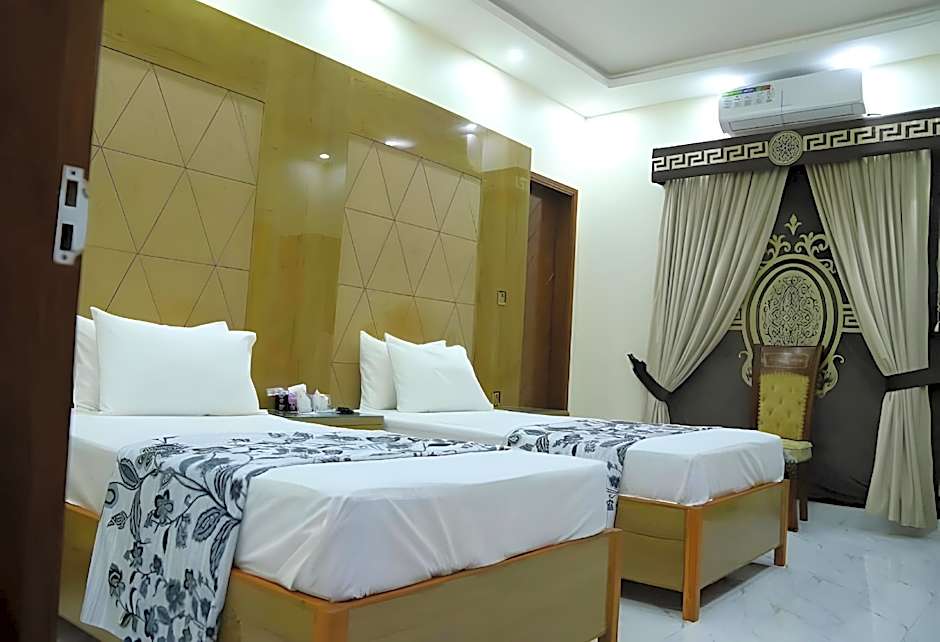 Roomi Rezidor – Karachi, TX