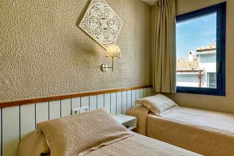 Twin Room with Shower