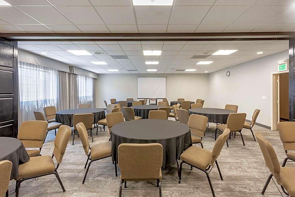 Best Western PLUS Cotton Tree Inn