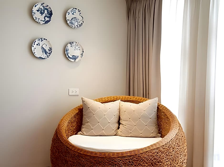 Syama Ayudhya, Residence & Café