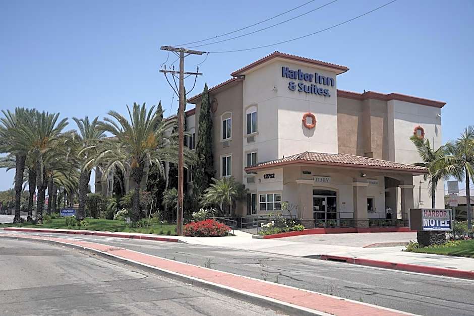 Harbor Inn & Suites