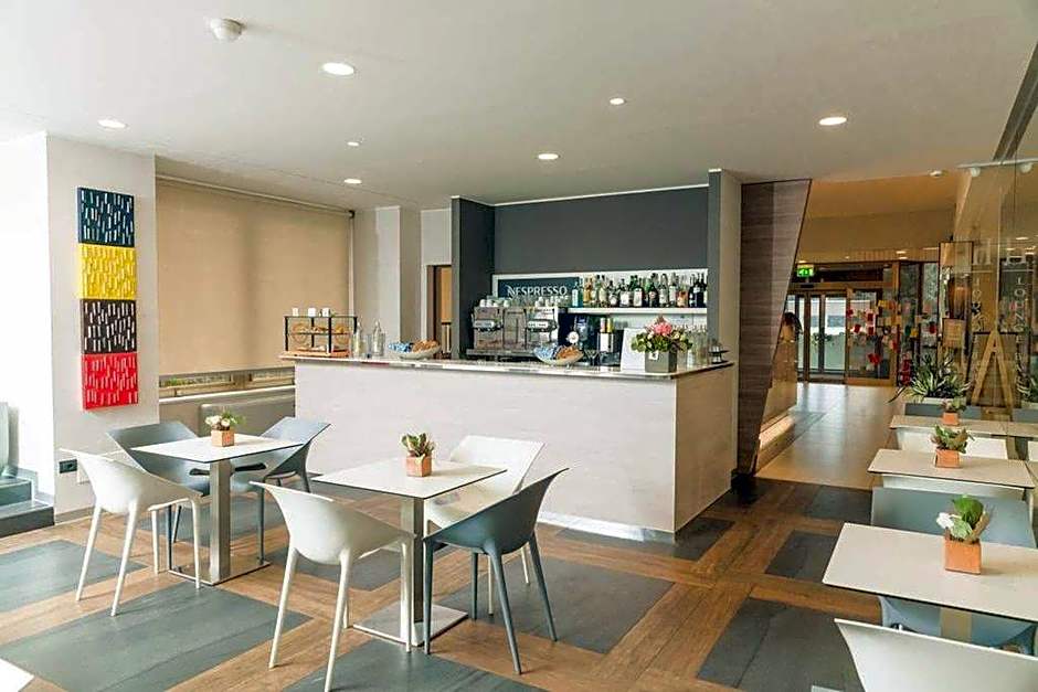 Helios Hotel