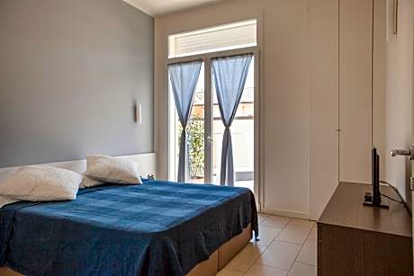 Deluxe One-Bedroom Apartment (4 Adults) with Balcony
