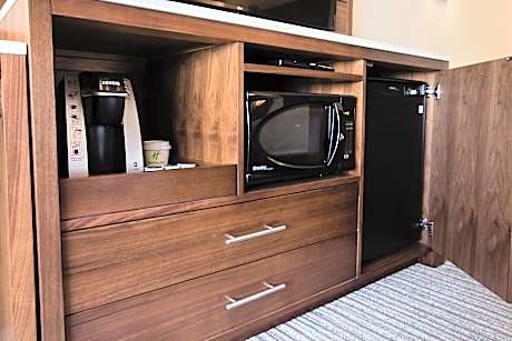 Standard King Room with Sofa Bed - Non-Smoking