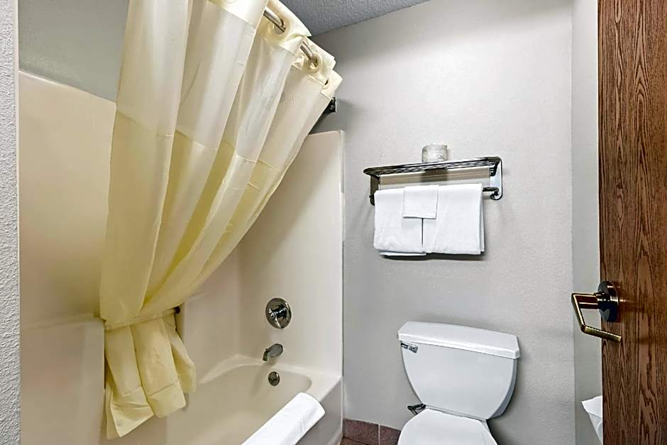 Quality Inn East Liverpool - Calcutta