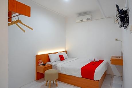 RedDoorz near GOR UNY