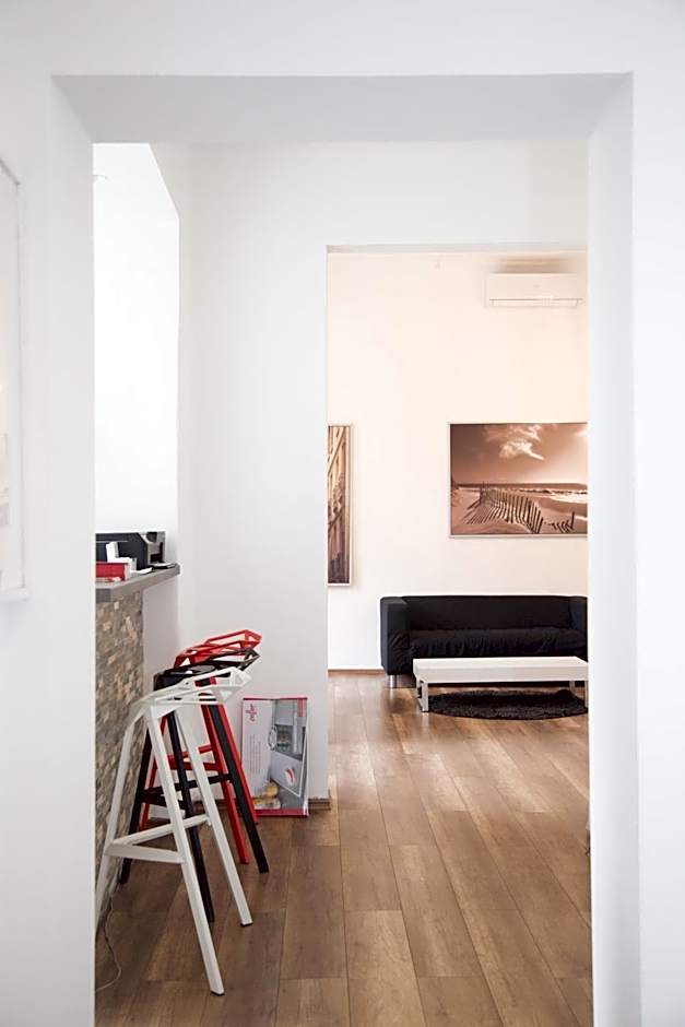 Lovecroatia Zagreb-'Paxnest' HOSTEL, No party! Cozy and quiet! Separated Men and women's Dormitory and Shower room! Indoor shoes provided! Lower beds with curtains for privacy! Maximum 4-5 beds per room! Fully prepared bed sheets! Have Laundry shop