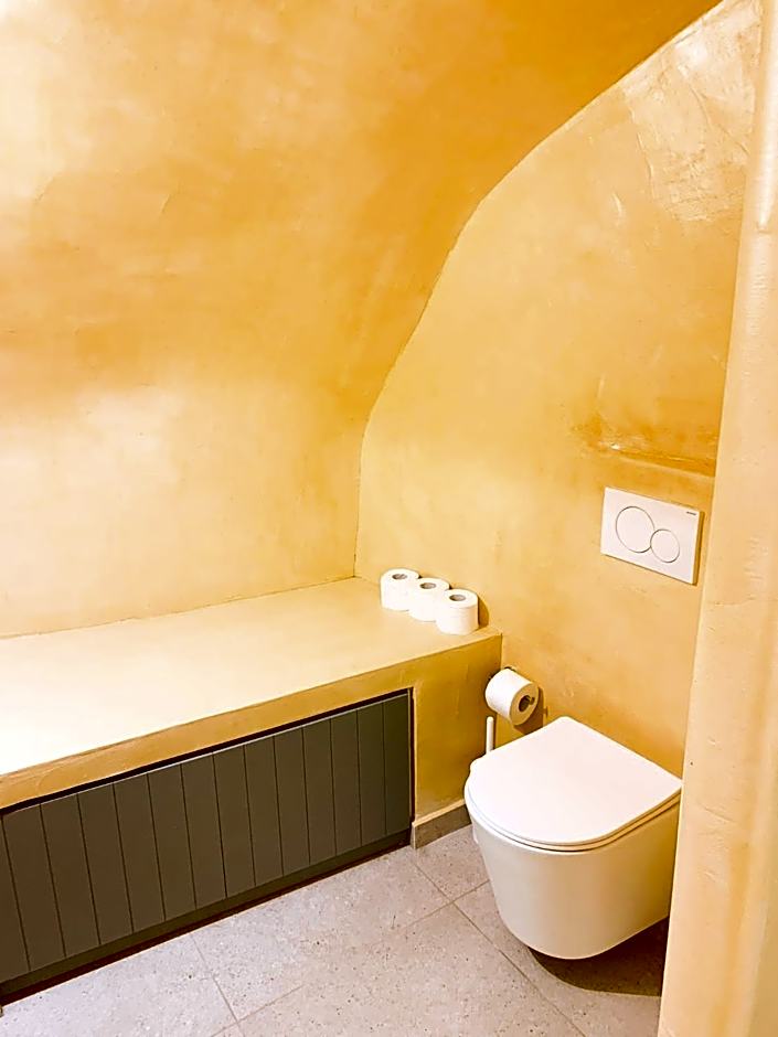 M Residence Santorini Johnnie Cave