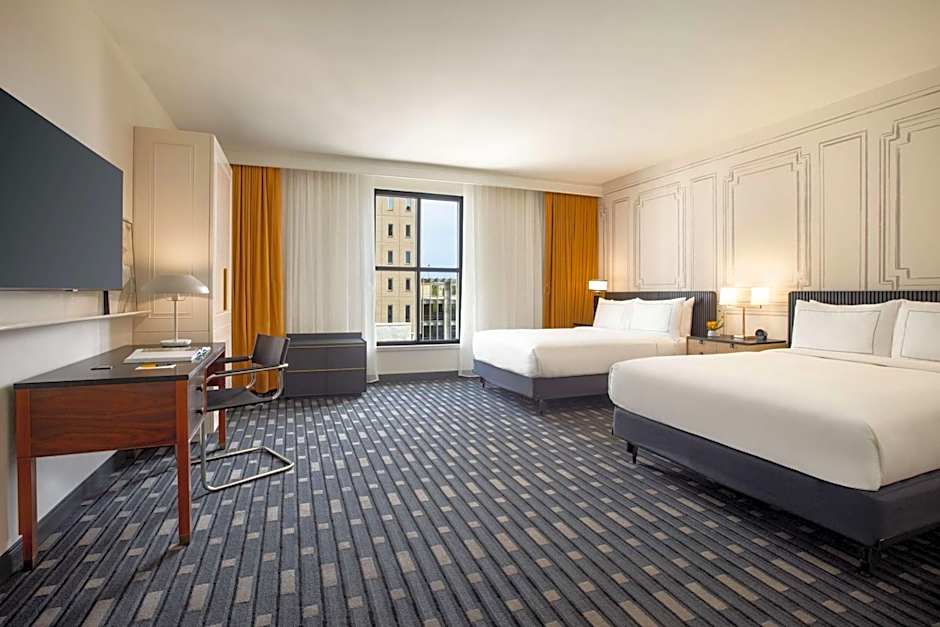 106 Jefferson Huntsville Curio Collection by Hilton