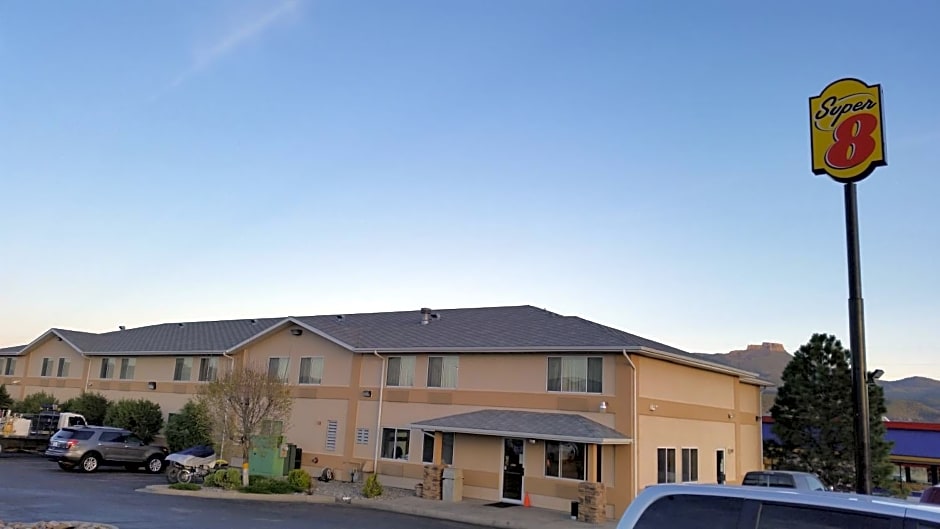 Super 8 by Wyndham Dodge City