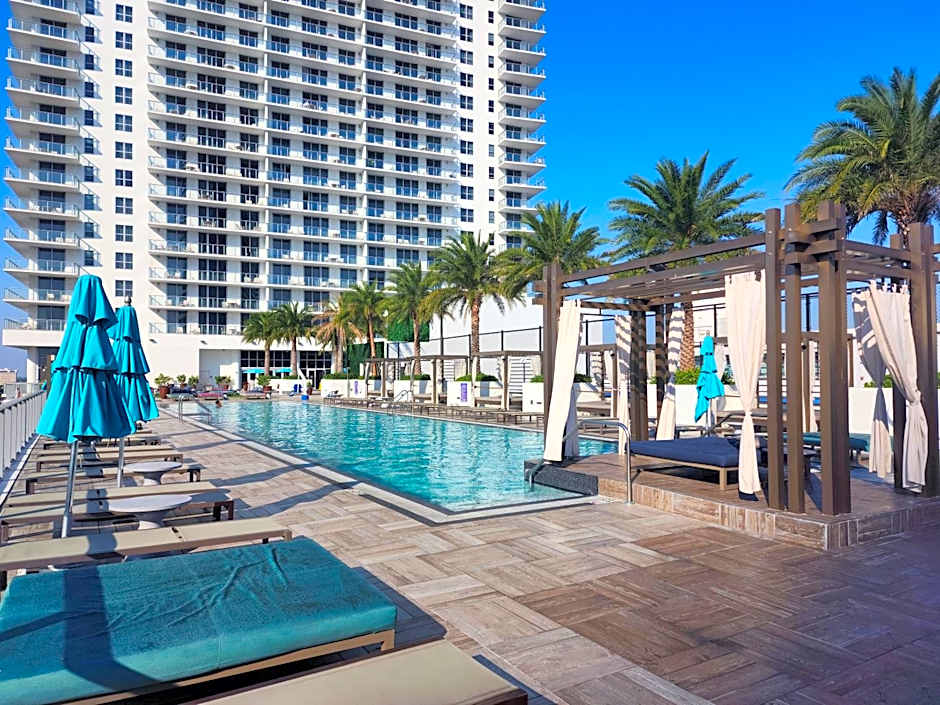 Modern Waterfront Retreat with Scenic Views