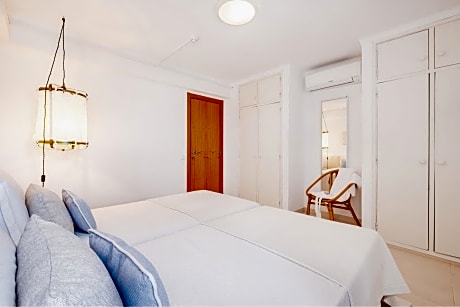 One Bedroom Deluxe Apartment Pool View -star block