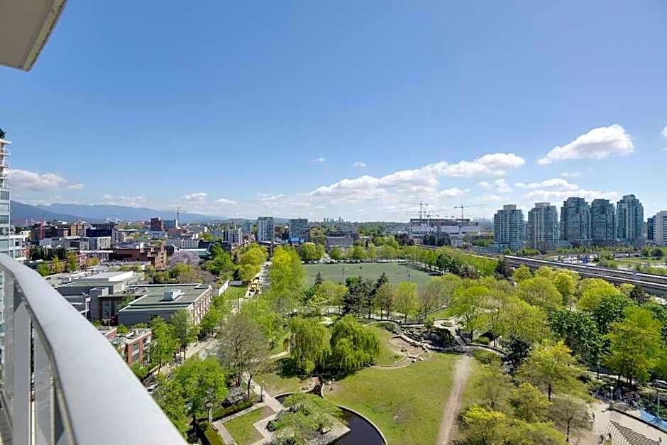 Luxary Condo Downtown Vancouver with free parking