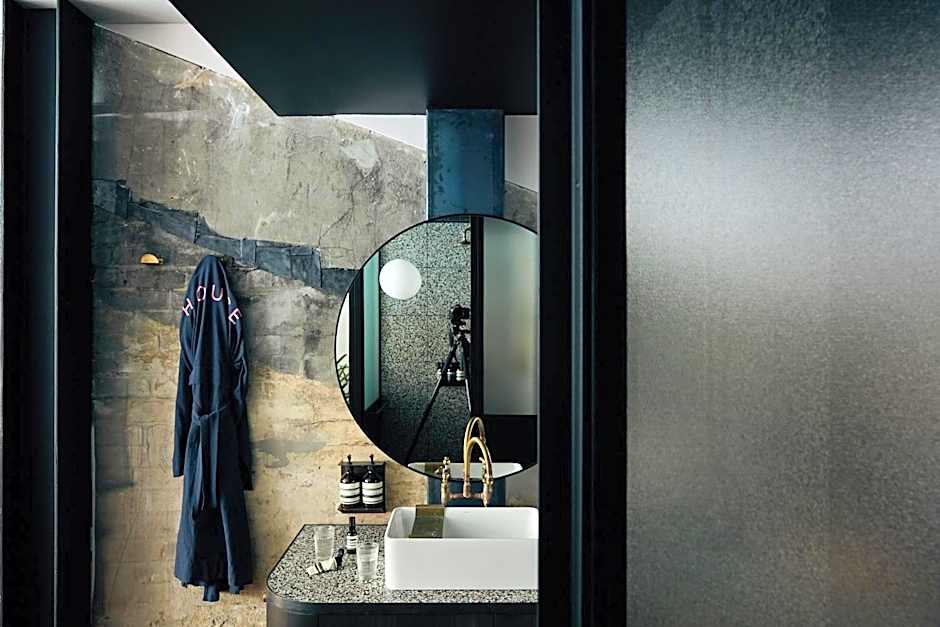 Paramount House Hotel