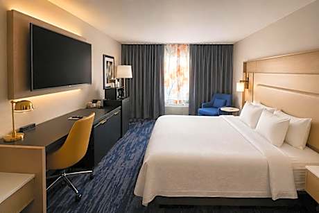 King Room with Roll-In Shower - Mobility Access/Hearing Accessible