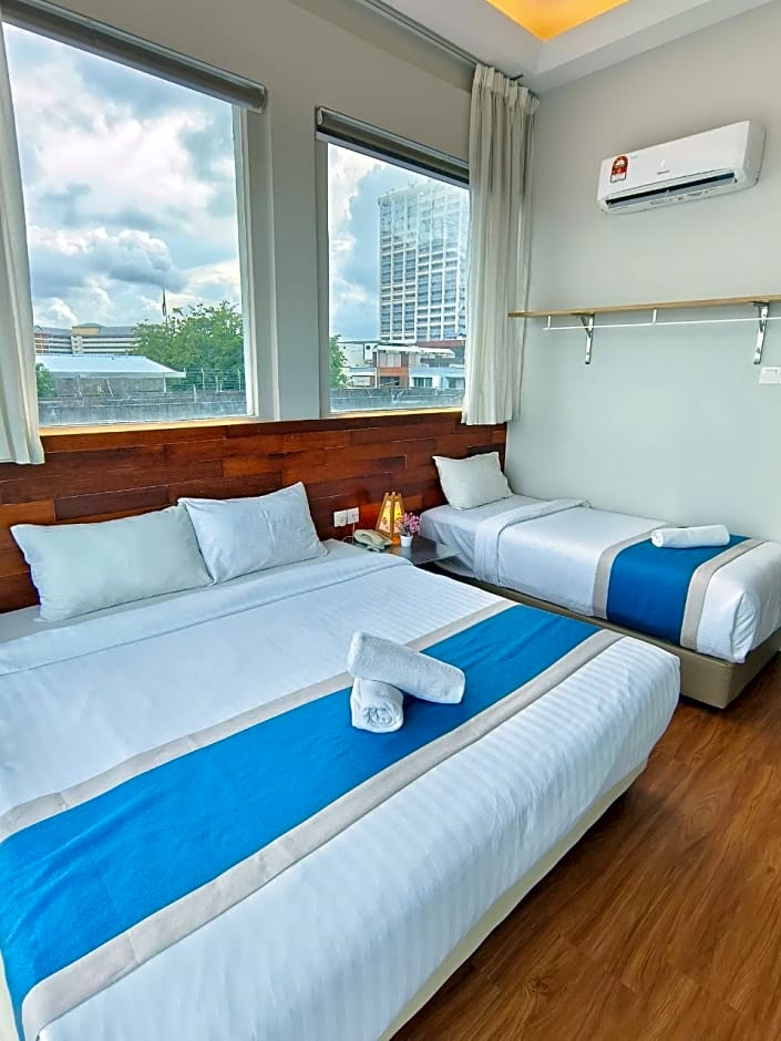 Riverbank Hotel by MRVJ BUSINESS