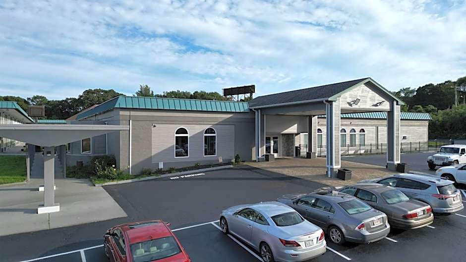 Whalers Inn and Suites