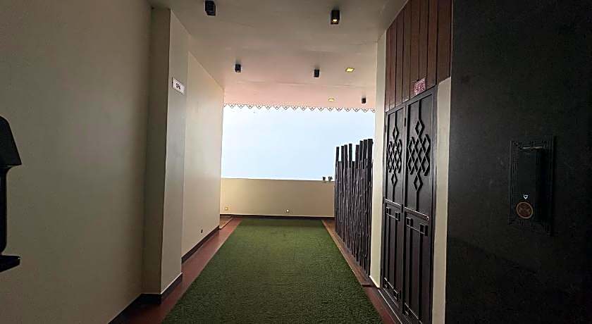 Hotel MMR Manor MG Marg