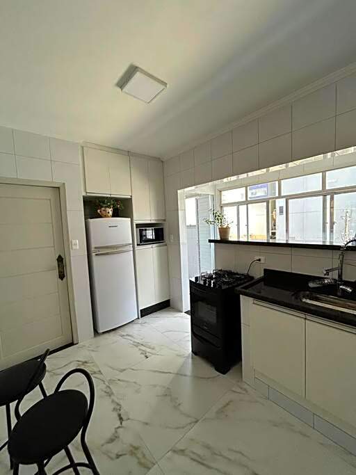 PREDIO FRENTE PRA PRAIA, COM VISTA LATERAL MAR, Apto 202