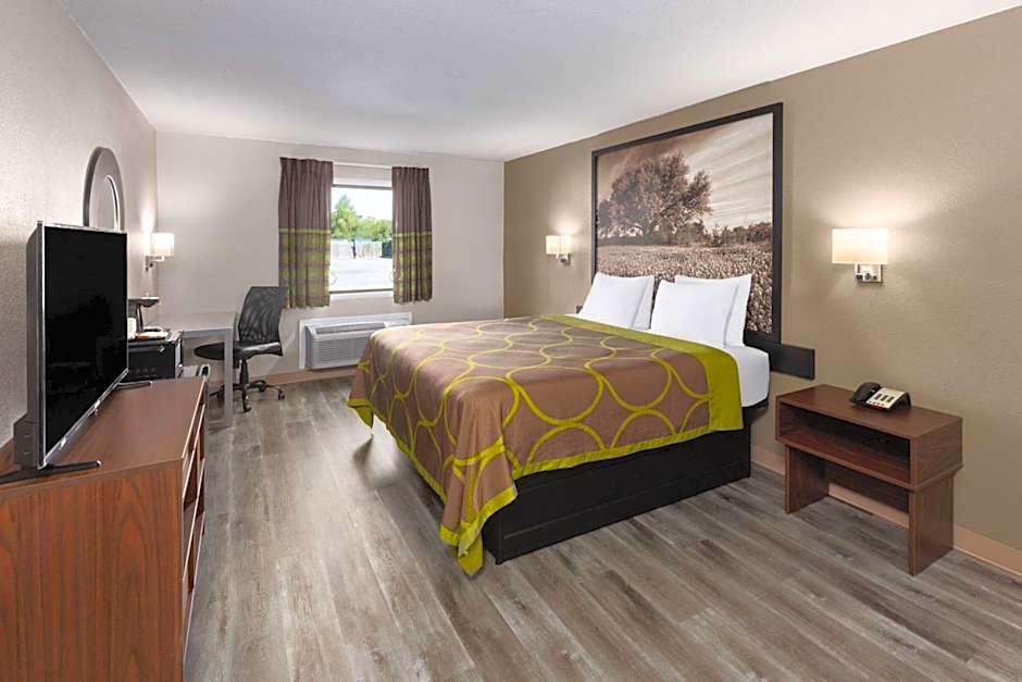 Super 8 by Wyndham Buffalo