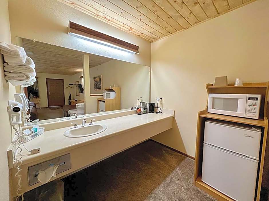 Beartooth Hideaway Inn & Cabins