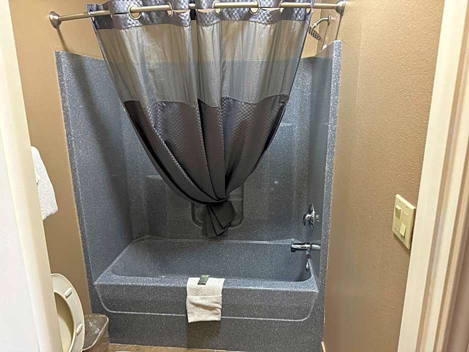Los Fresnos Inn and Suites