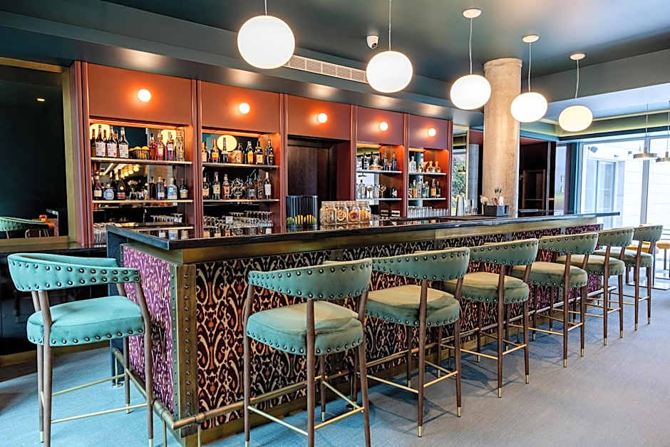 Cenica Porto Hotel, Curio Collection by Hilton