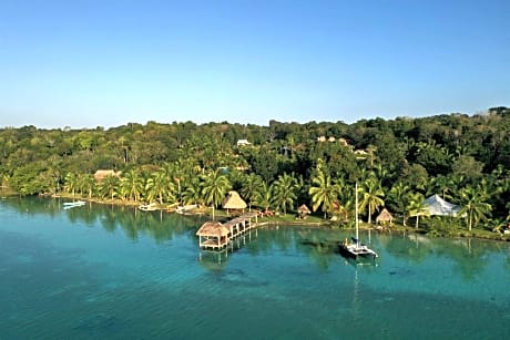 Cayuco Maya