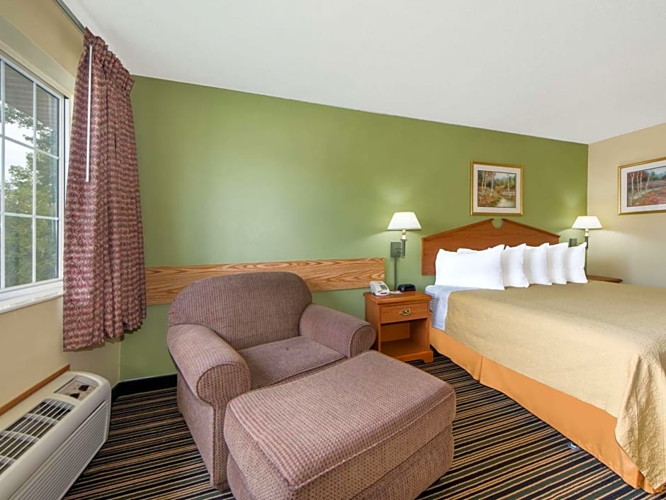 Days Inn Ottumwa – Ottumwa, IA