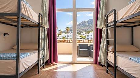 Bed in 4-Bed Mixed Dormitory Room with Terrace