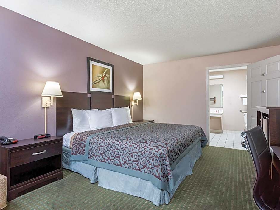 Days Inn by Wyndham Lugoff