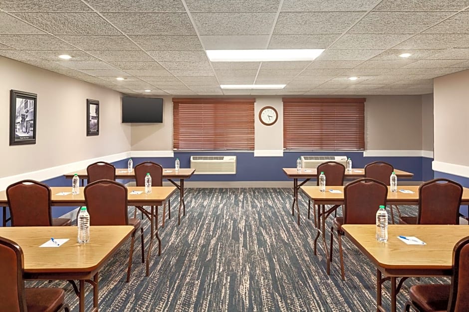 AmericInn by Wyndham Sauk Centre