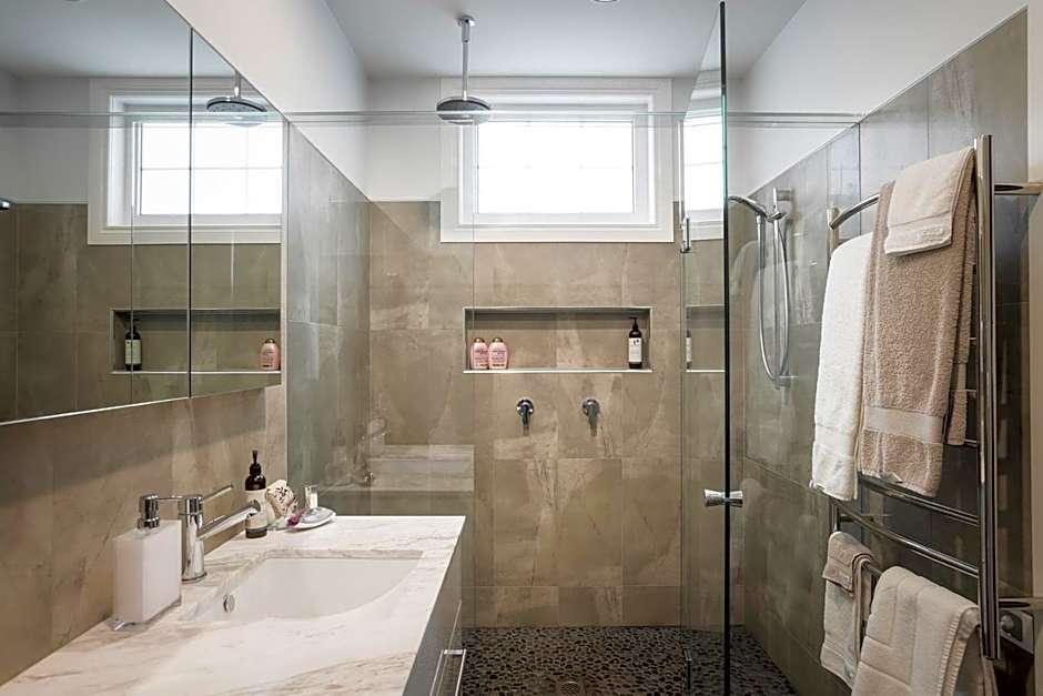 Noah's Stanley Luxury Bed and Breakfast