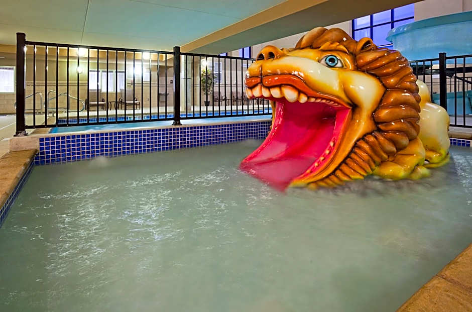 Holiday Inn Express & Suites Mitchell By IHG