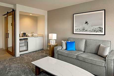 One-Bedroom Queen Suite with Two Queen Beds - Non-Smoking