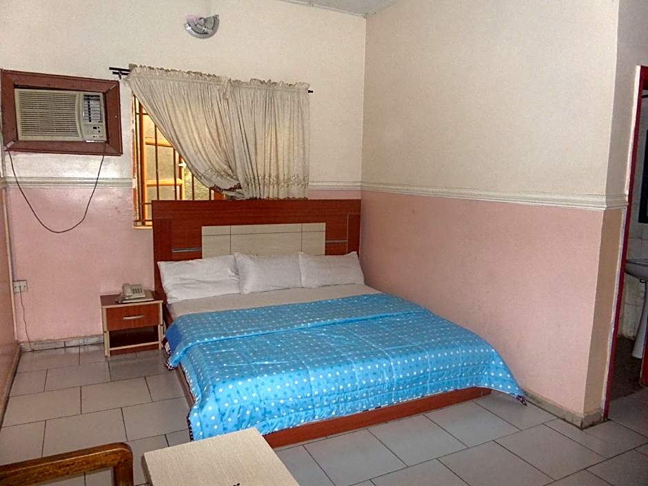 Aneio Hotel