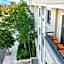 Beverly Hills 2 bed 2 bath Penthouse with Den and Parking 414