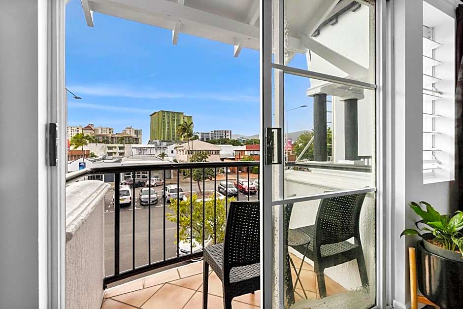 Villa Vaucluse Apartments