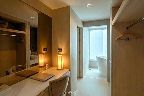 Family Suite with Balcony with Free shuttle bus to pattaya down town