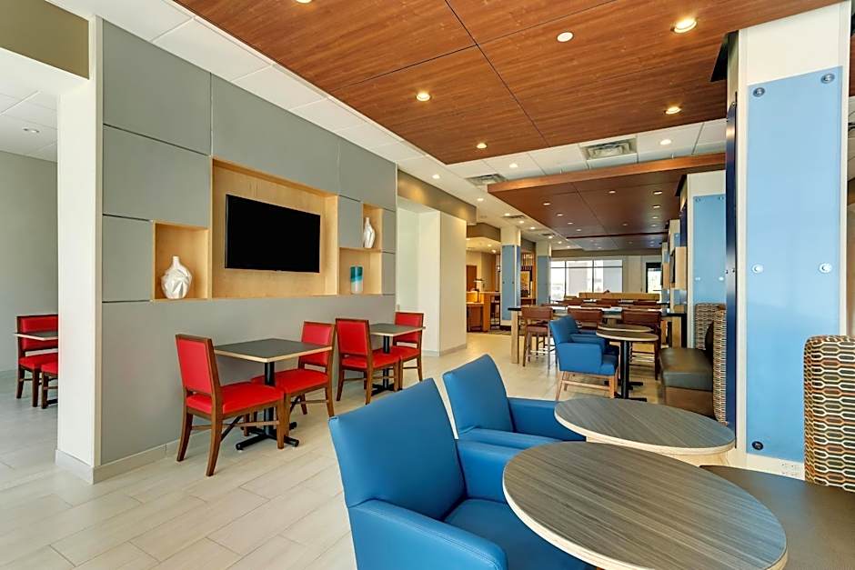 Holiday Inn Express Wilmington - Porters Neck By IHG