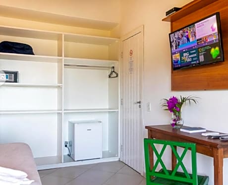 SUITE OCEAN VIEW KING BED